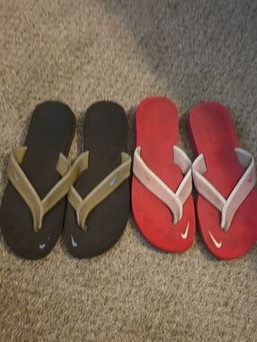 Nike Womens Flip Flops in Brown/tan and Light Pink/ Hot Pink